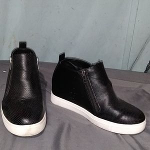 TIMEandTRU black zipper shoes